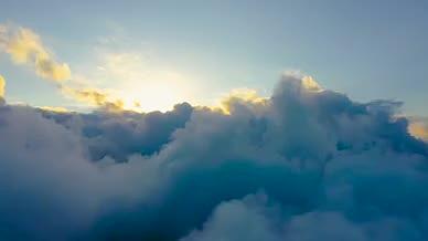 4k航拍穿越云层阳光透过云雾视频的预览图